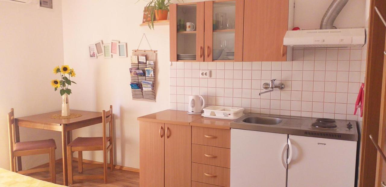 Relax In Crni Kal Apartman Kültér fotó