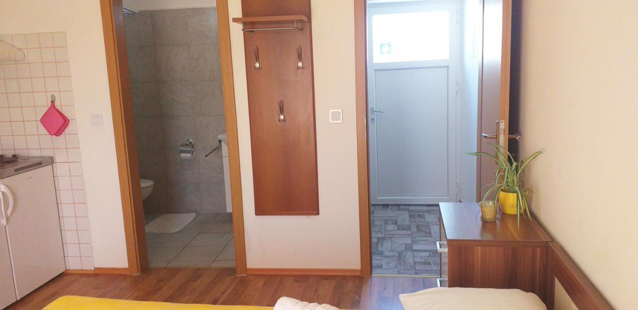 Relax In Crni Kal Apartman Kültér fotó