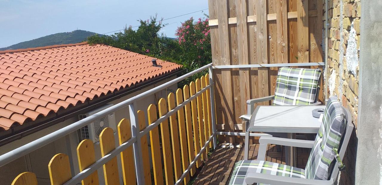 Relax In Crni Kal Apartman Kültér fotó
